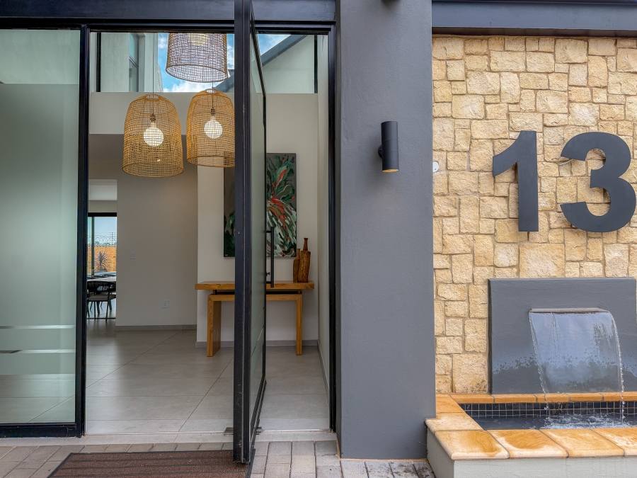 5 Bedroom Property for Sale in Midstream Heights Gauteng