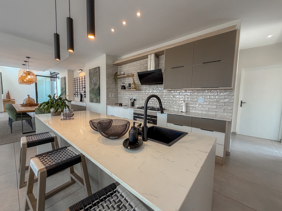 5 Bedroom Property for Sale in Midstream Heights Gauteng