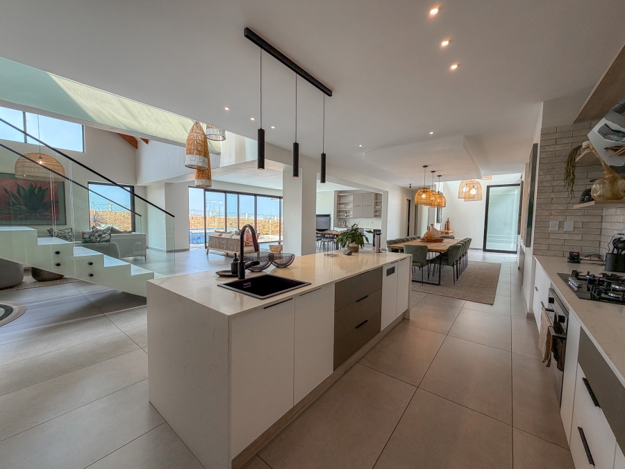 5 Bedroom Property for Sale in Midstream Heights Gauteng