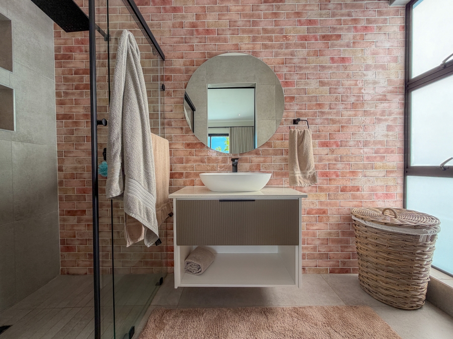 5 Bedroom Property for Sale in Midstream Heights Gauteng