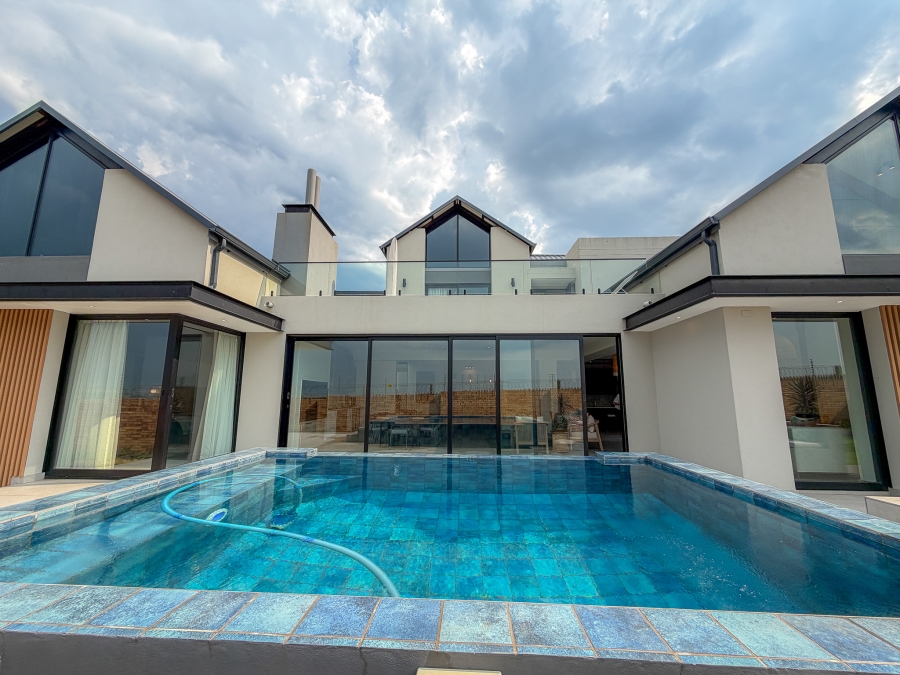 5 Bedroom Property for Sale in Midstream Heights Gauteng