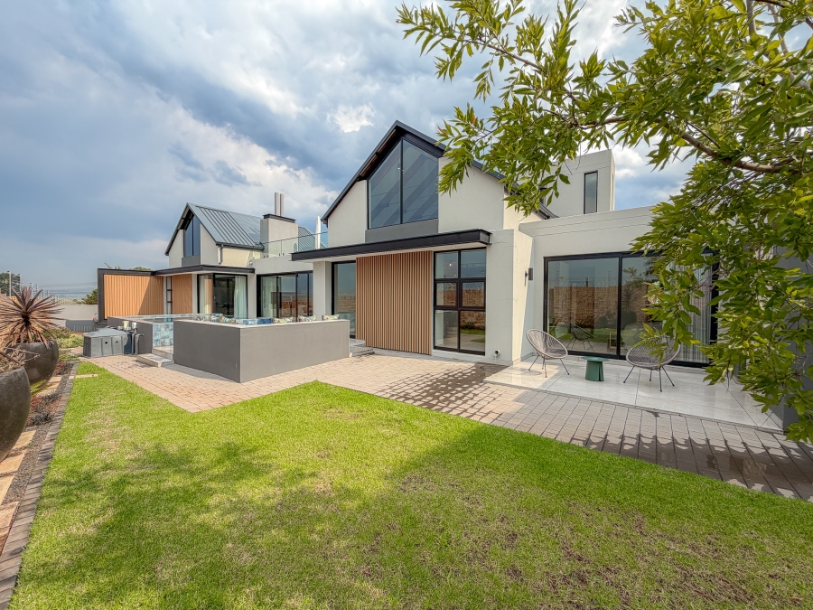 5 Bedroom Property for Sale in Midstream Heights Gauteng