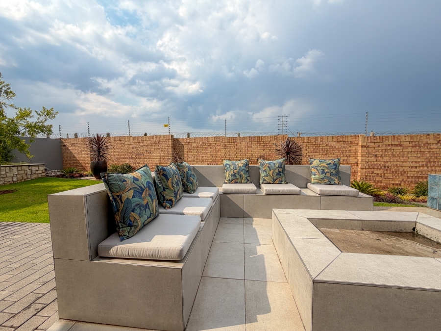 5 Bedroom Property for Sale in Midstream Heights Gauteng