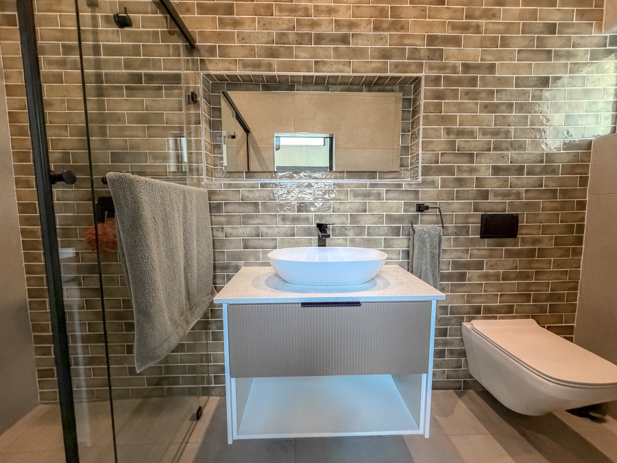 5 Bedroom Property for Sale in Midstream Heights Gauteng