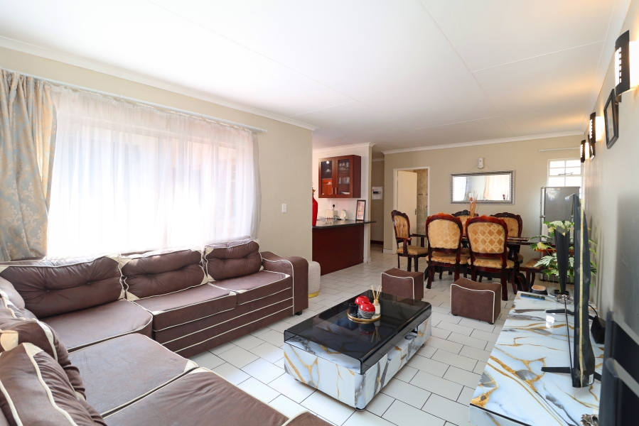 2 Bedroom Property for Sale in Corlett Gardens Gauteng