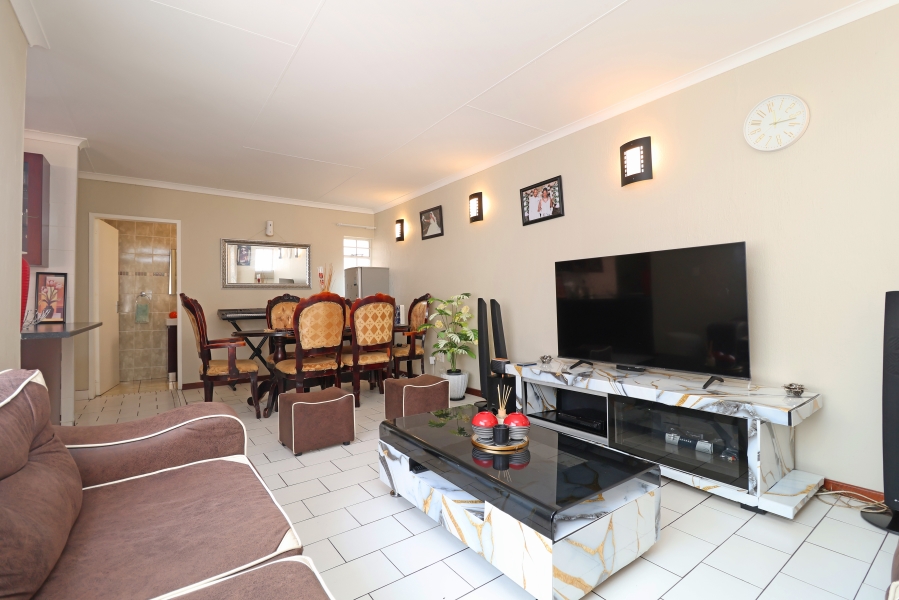 2 Bedroom Property for Sale in Corlett Gardens Gauteng