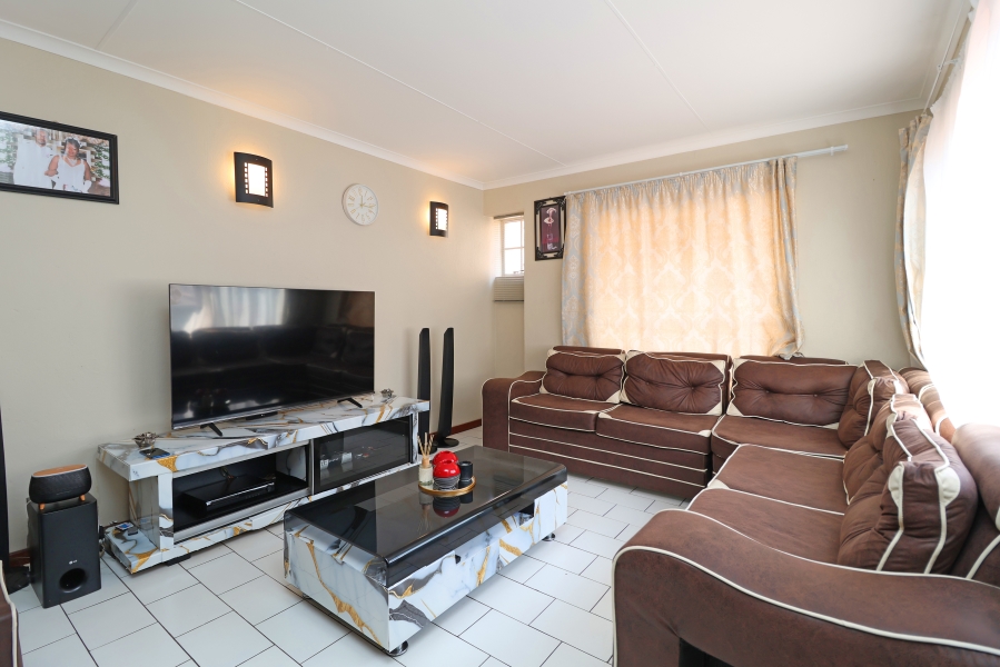 2 Bedroom Property for Sale in Corlett Gardens Gauteng