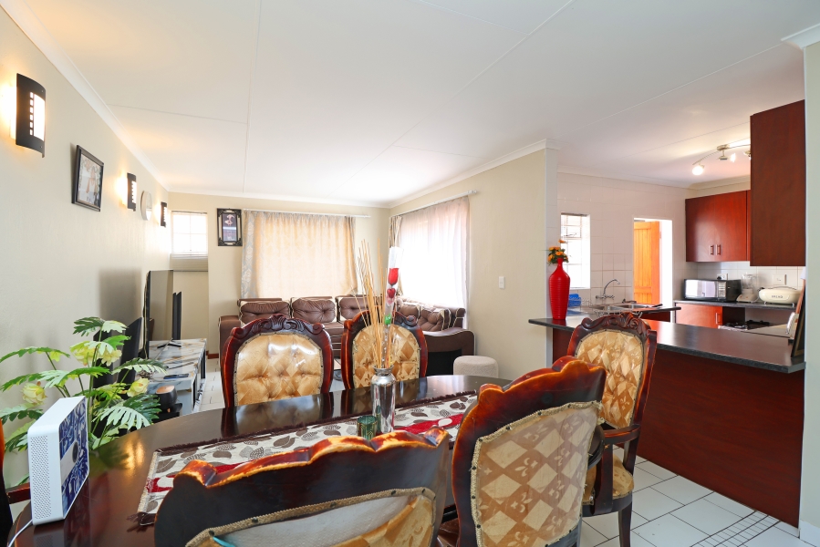 2 Bedroom Property for Sale in Corlett Gardens Gauteng