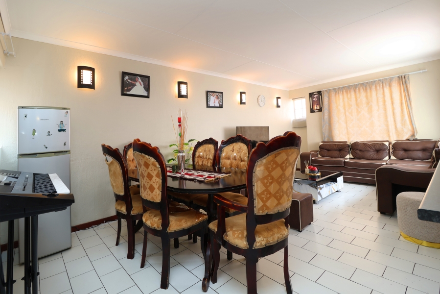 2 Bedroom Property for Sale in Corlett Gardens Gauteng