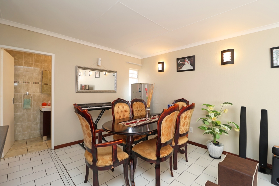 2 Bedroom Property for Sale in Corlett Gardens Gauteng