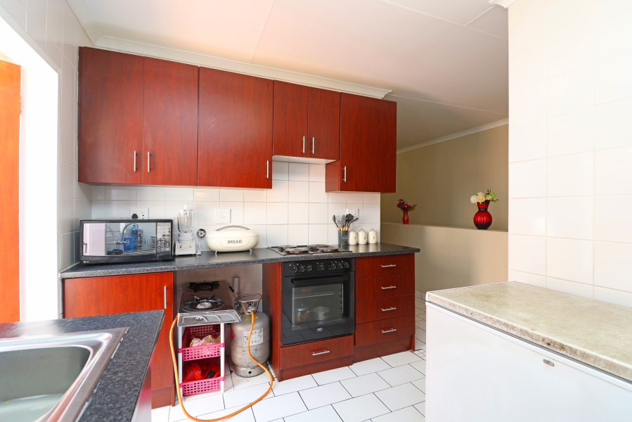 2 Bedroom Property for Sale in Corlett Gardens Gauteng