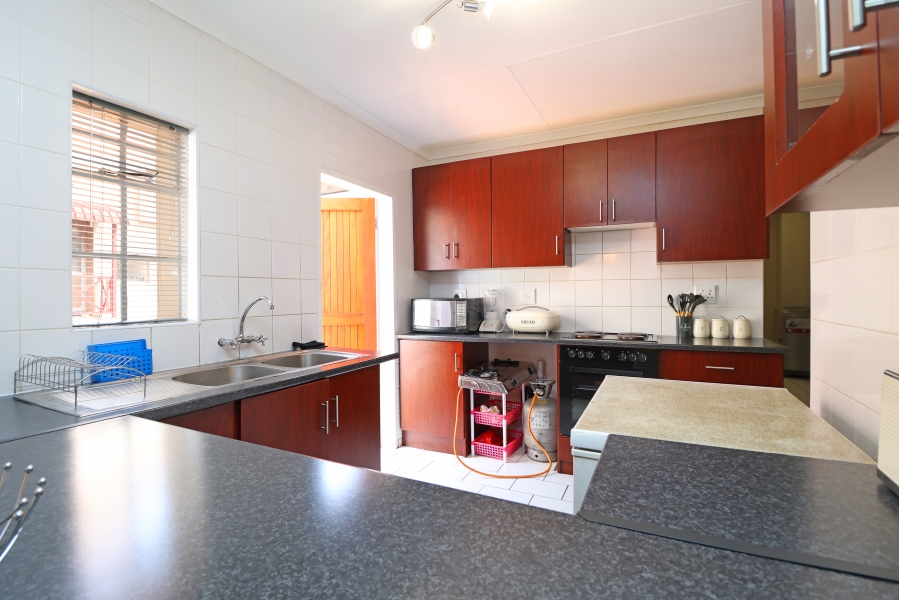 2 Bedroom Property for Sale in Corlett Gardens Gauteng
