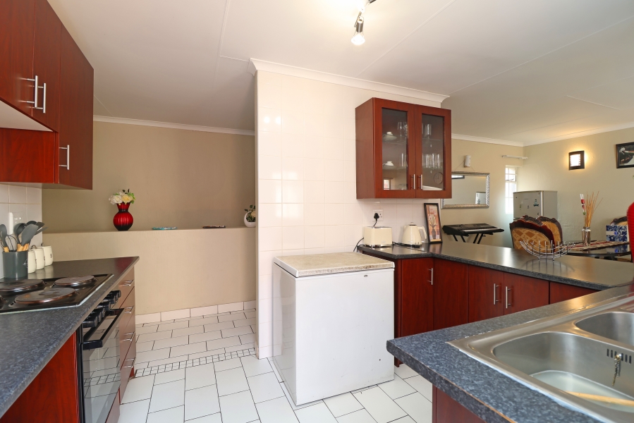 2 Bedroom Property for Sale in Corlett Gardens Gauteng