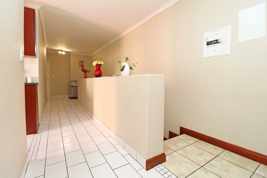 2 Bedroom Property for Sale in Corlett Gardens Gauteng