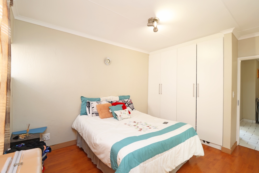 2 Bedroom Property for Sale in Corlett Gardens Gauteng