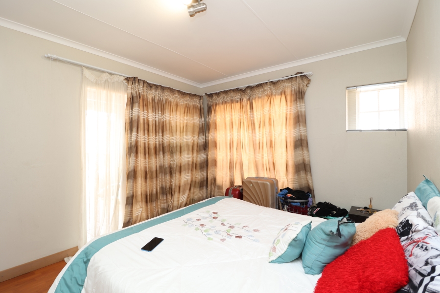 2 Bedroom Property for Sale in Corlett Gardens Gauteng