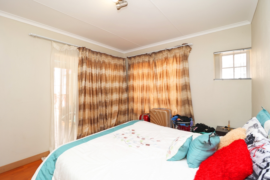 2 Bedroom Property for Sale in Corlett Gardens Gauteng