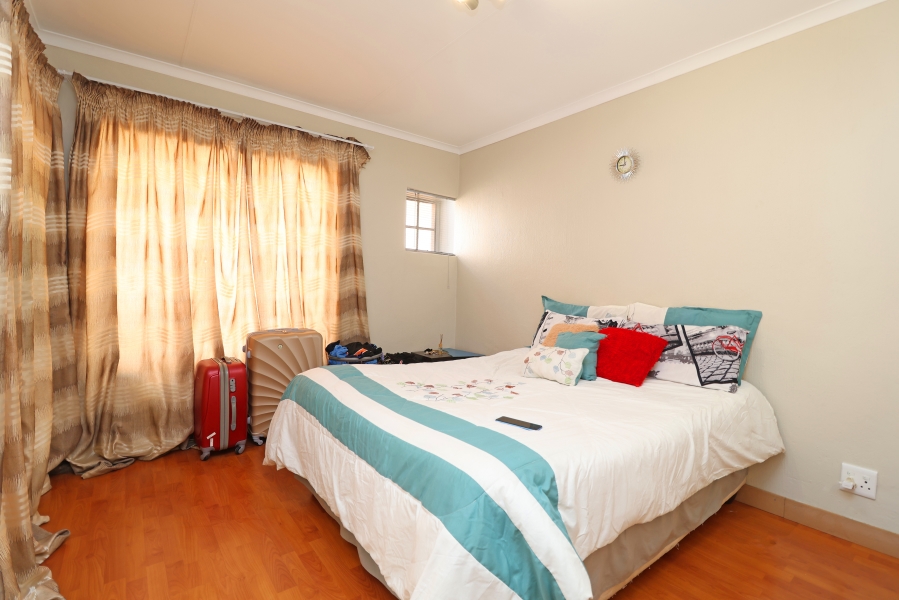 2 Bedroom Property for Sale in Corlett Gardens Gauteng