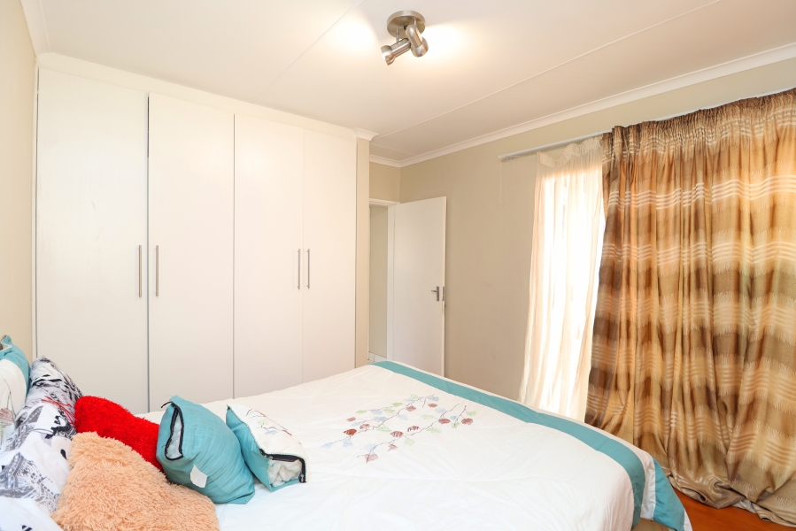 2 Bedroom Property for Sale in Corlett Gardens Gauteng