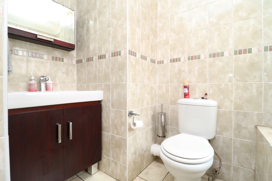 2 Bedroom Property for Sale in Corlett Gardens Gauteng