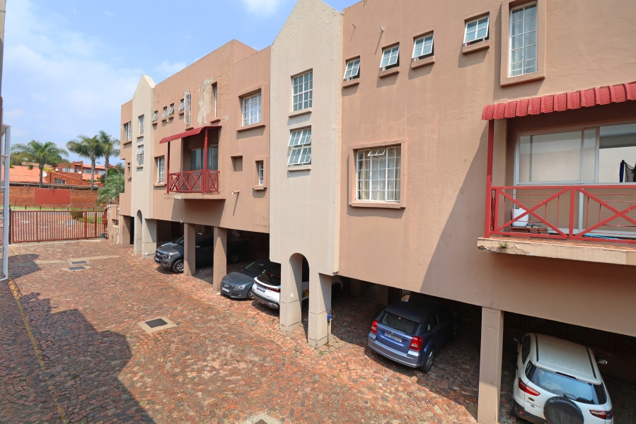 2 Bedroom Property for Sale in Corlett Gardens Gauteng