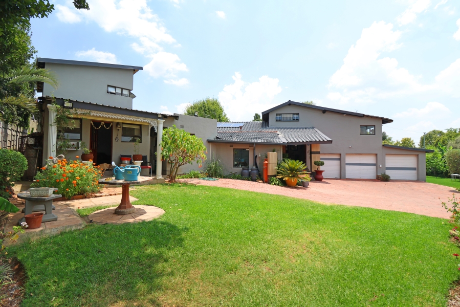 6 Bedroom Property for Sale in Bordeaux Gauteng