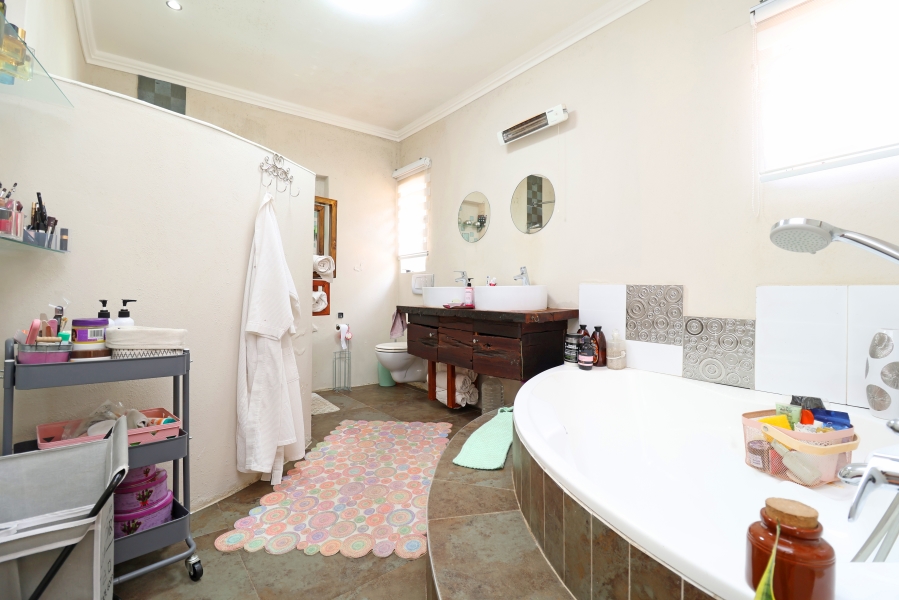 6 Bedroom Property for Sale in Bordeaux Gauteng