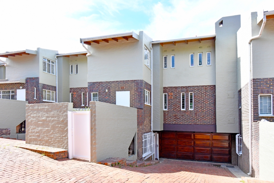 4 Bedroom Property for Sale in Atholl Gauteng