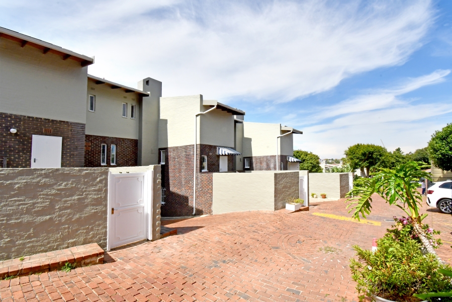 4 Bedroom Property for Sale in Atholl Gauteng
