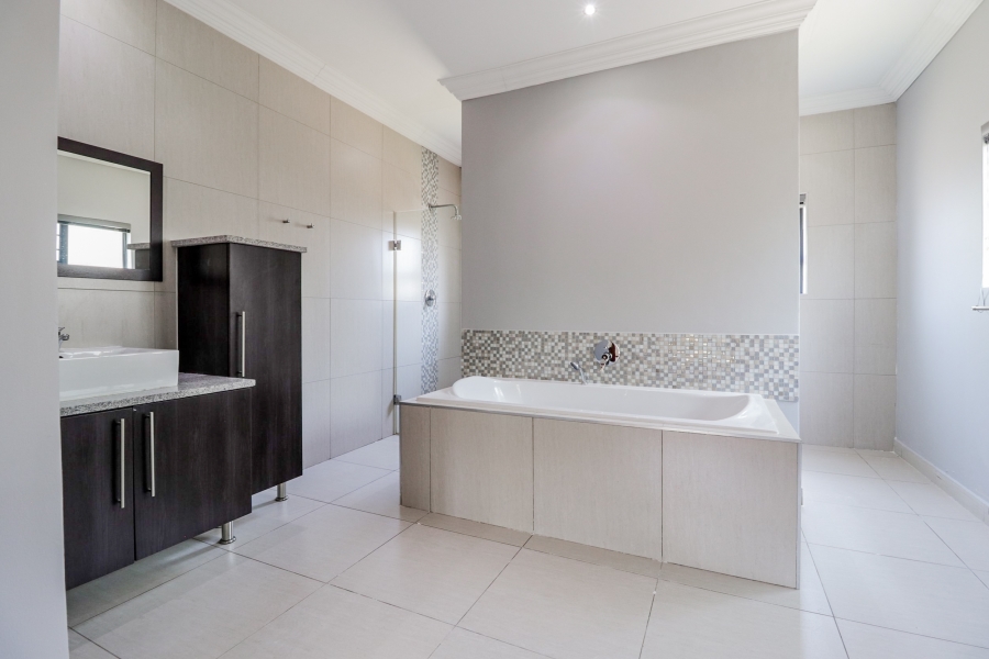 To Let 3 Bedroom Property for Rent in Midstream Estate Gauteng