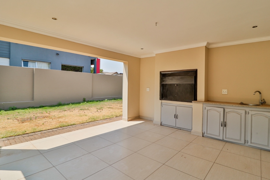 To Let 3 Bedroom Property for Rent in Midstream Estate Gauteng