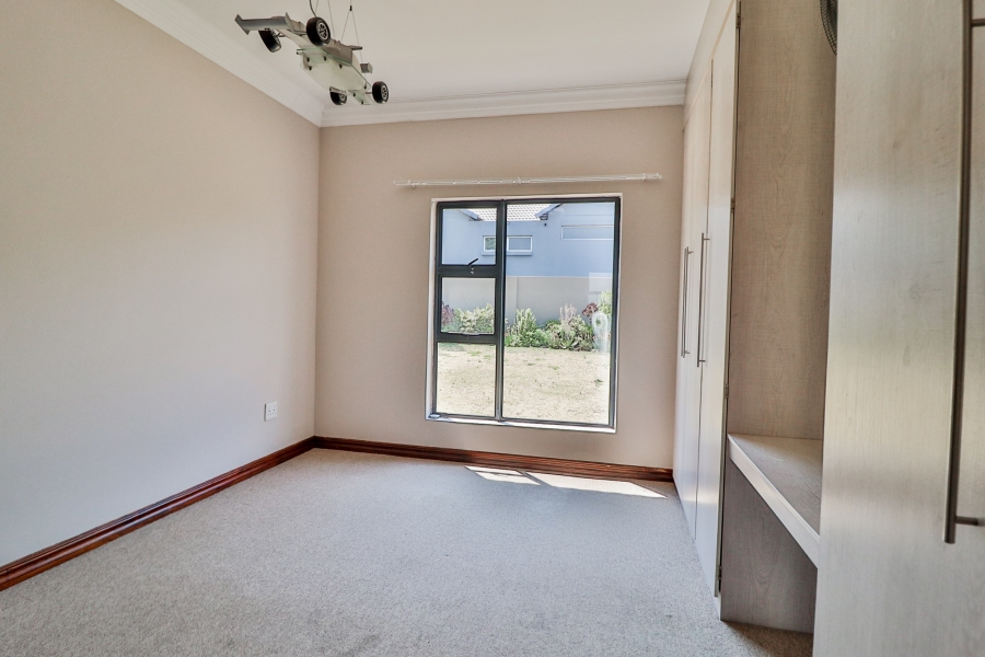 To Let 3 Bedroom Property for Rent in Midstream Estate Gauteng