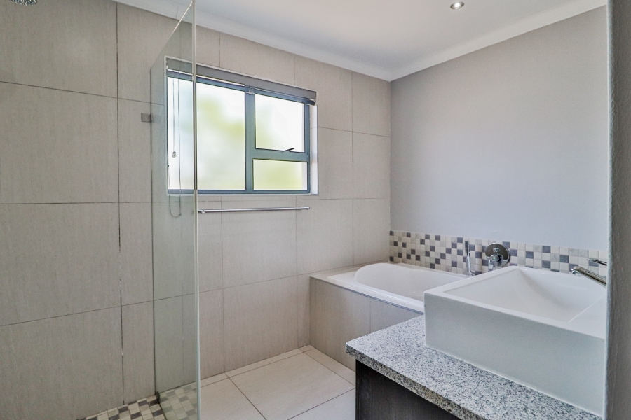 To Let 3 Bedroom Property for Rent in Midstream Estate Gauteng