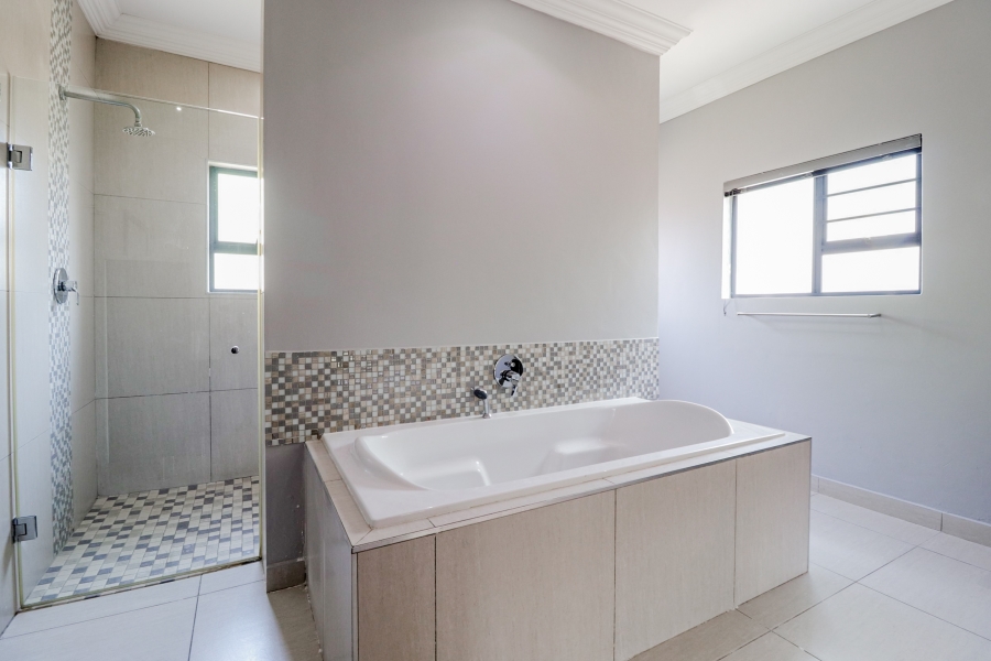 To Let 3 Bedroom Property for Rent in Midstream Estate Gauteng