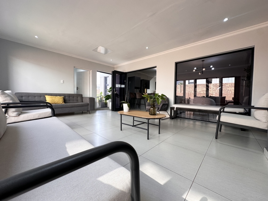 To Let 3 Bedroom Property for Rent in Thatchfield Estate Gauteng