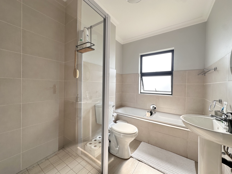 To Let 3 Bedroom Property for Rent in Thatchfield Estate Gauteng