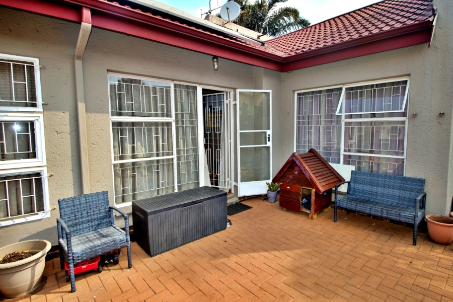 2 Bedroom Property for Sale in Edleen Gauteng