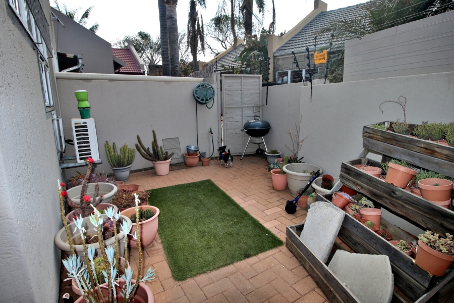 2 Bedroom Property for Sale in Edleen Gauteng