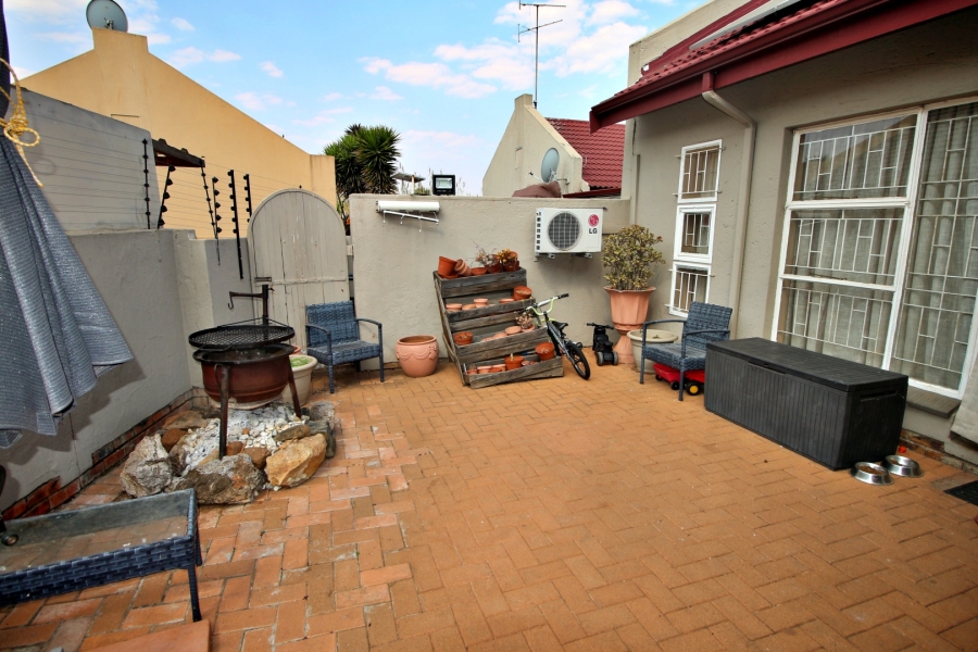 2 Bedroom Property for Sale in Edleen Gauteng