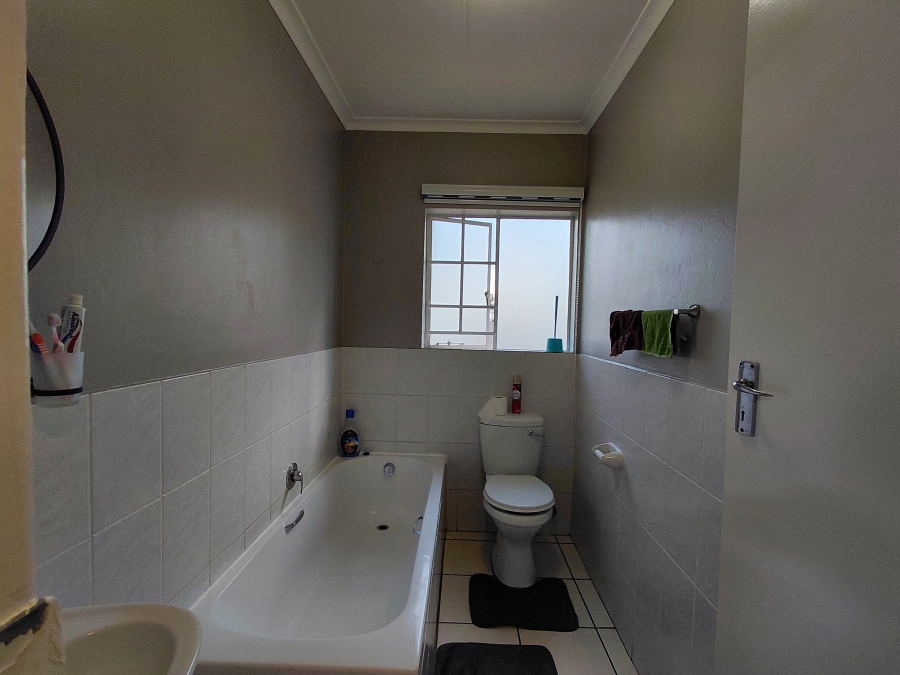 To Let 2 Bedroom Property for Rent in Noordwyk Gauteng