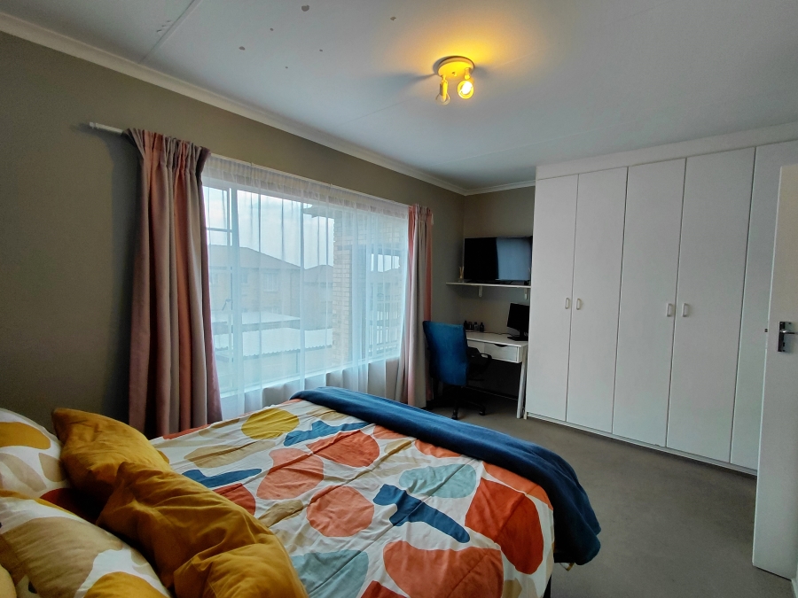 To Let 2 Bedroom Property for Rent in Noordwyk Gauteng