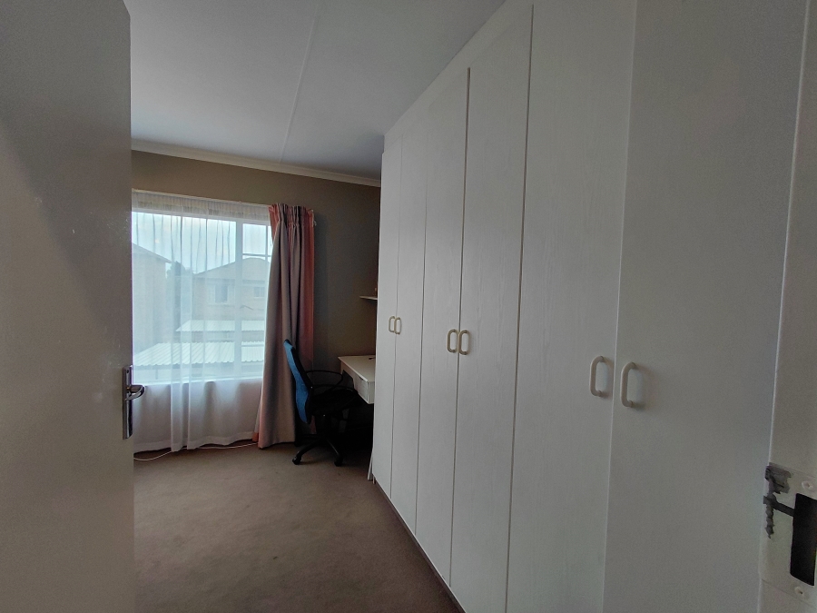 To Let 2 Bedroom Property for Rent in Noordwyk Gauteng