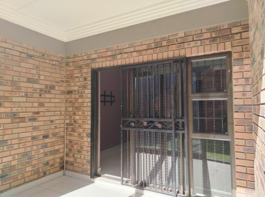 To Let 2 Bedroom Property for Rent in Ravenswood Gauteng