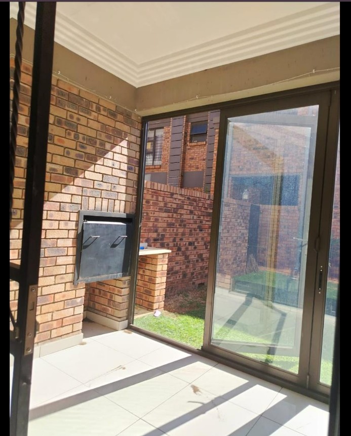 To Let 2 Bedroom Property for Rent in Ravenswood Gauteng