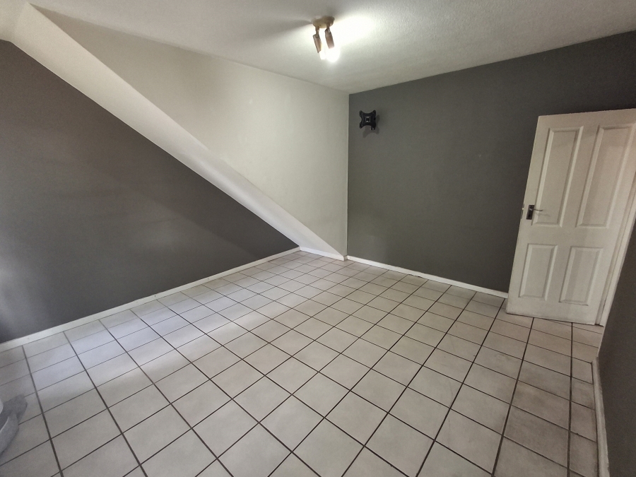 7 Bedroom Property for Sale in Airfield Gauteng