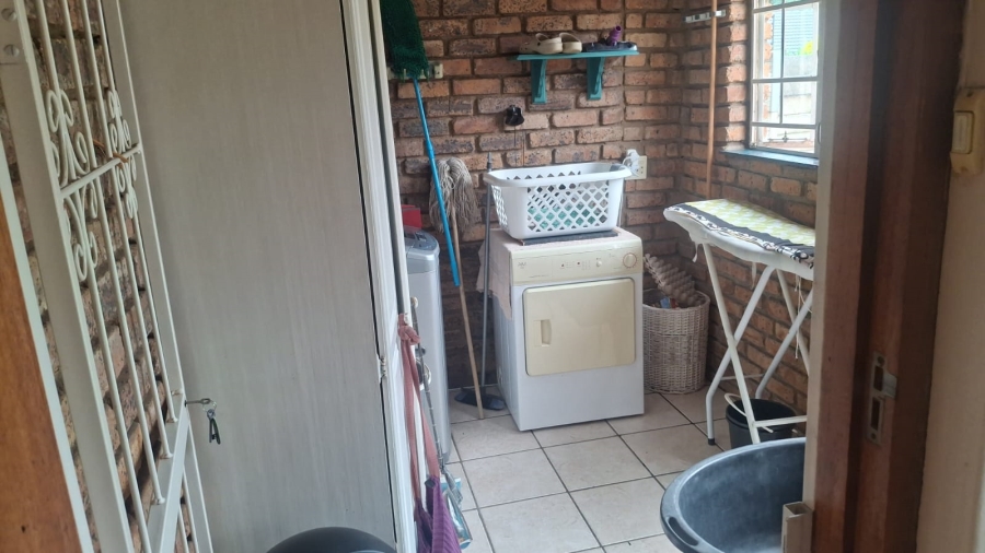 4 Bedroom Property for Sale in Farrarmere Gauteng