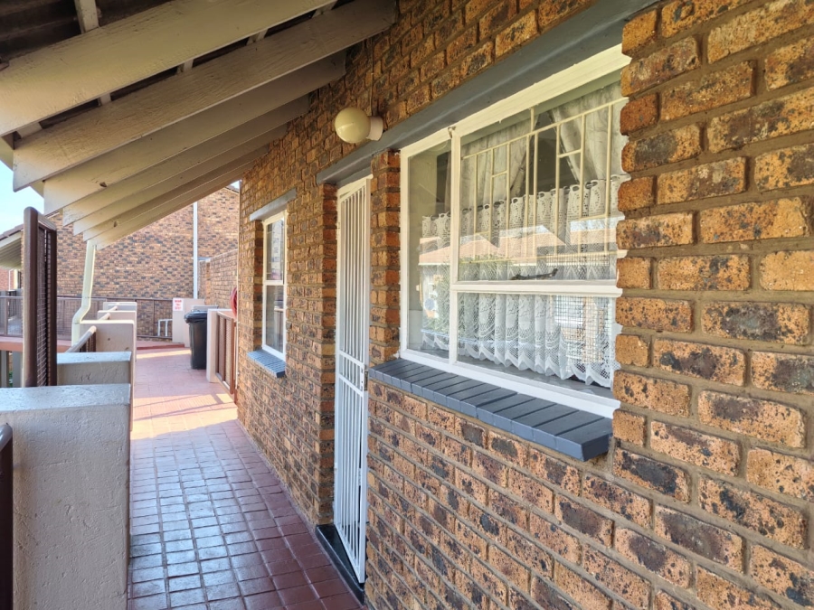 2 Bedroom Property for Sale in Ravenswood Gauteng