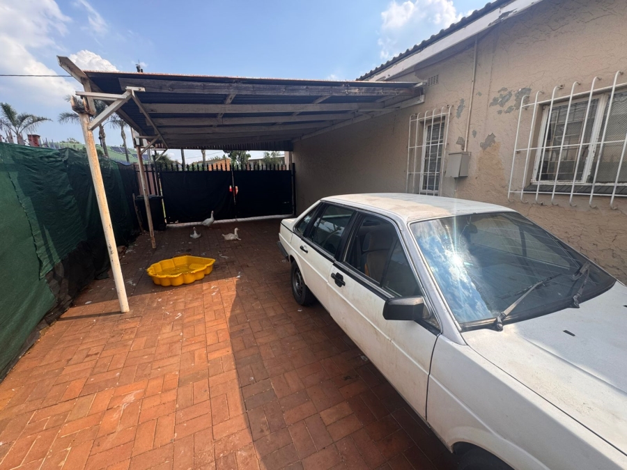 6 Bedroom Property for Sale in Dalview Gauteng
