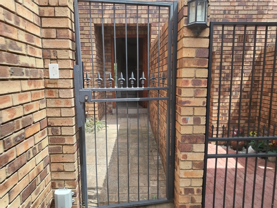 To Let 3 Bedroom Property for Rent in Edenburg Gauteng