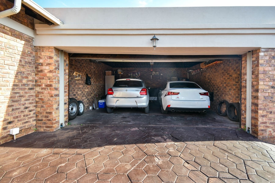 3 Bedroom Property for Sale in Magalieskruin Gauteng